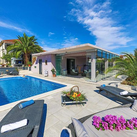 5 Bedroom Cozy Home In Okrug Donji Donji Okrug  Exterior photo