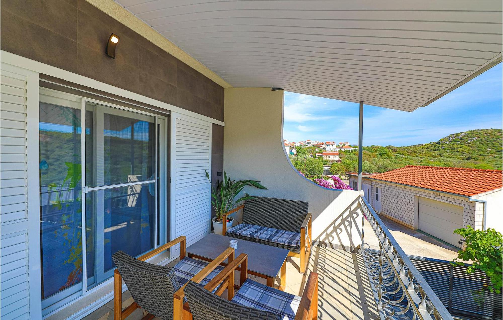 5 Bedroom Cozy Home In Okrug Donji Donji Okrug  Exterior photo