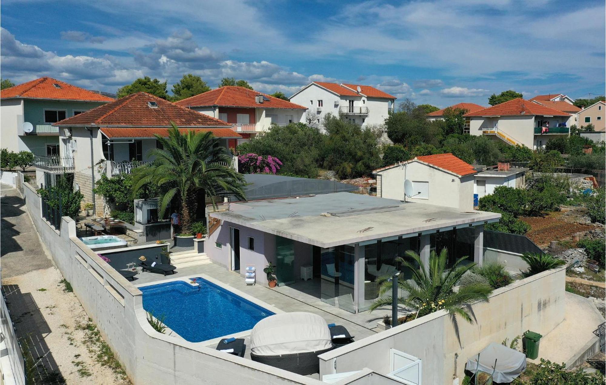 5 Bedroom Cozy Home In Okrug Donji Donji Okrug  Exterior photo